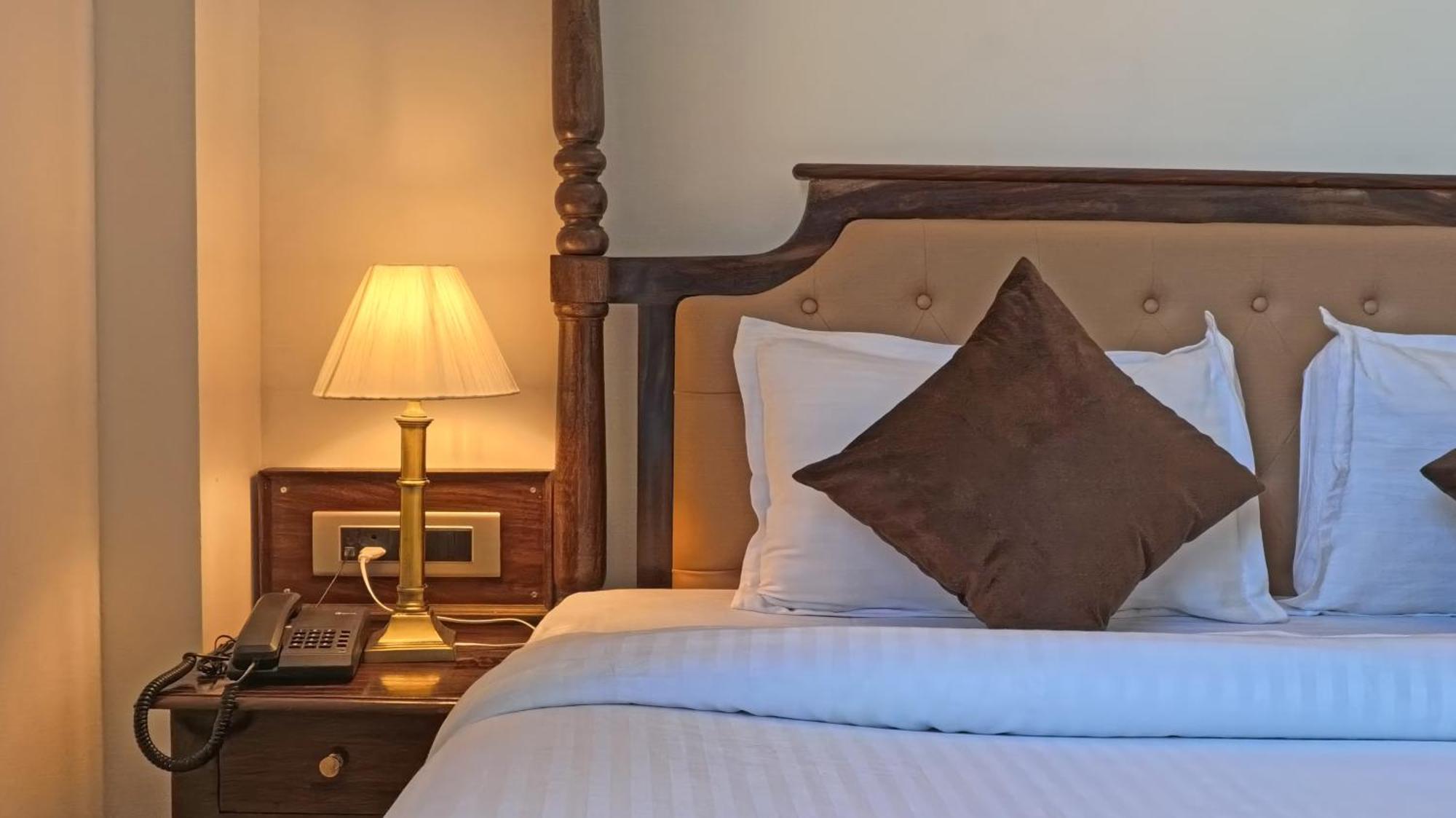 Dera Pichola- A Lake Facing Boutique Hotel Udaipur Exterior photo