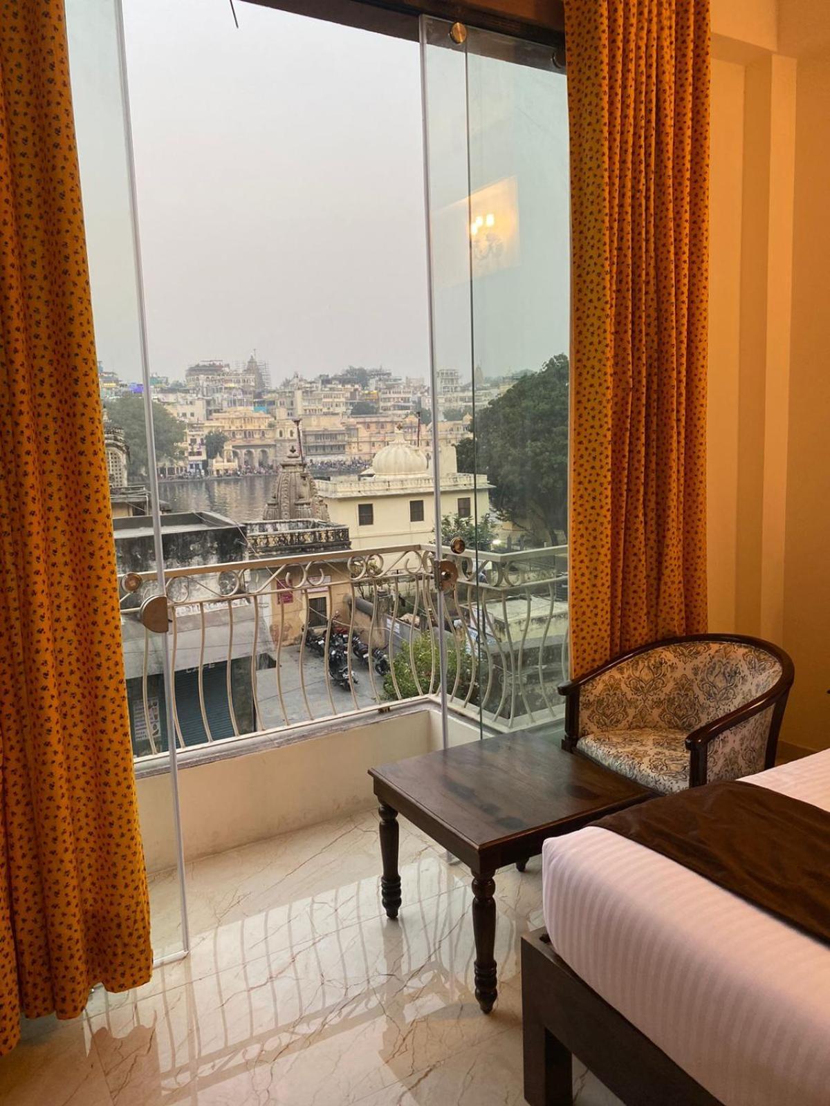 Dera Pichola- A Lake Facing Boutique Hotel Udaipur Exterior photo